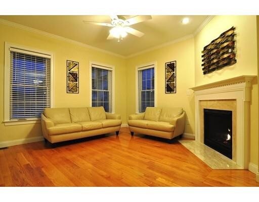 Building Photo - 17 Richardson St