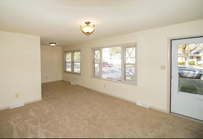 Foto del edificio - Three Bedroom Home in Derby!