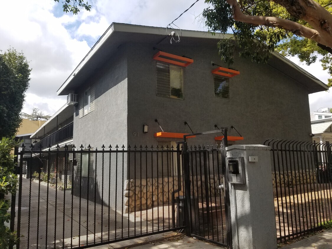 Building Front - 91 N Mar Vista Ave