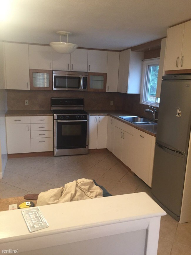 Building Photo - 3 br, 1.5 bath  - 73 Brookline St