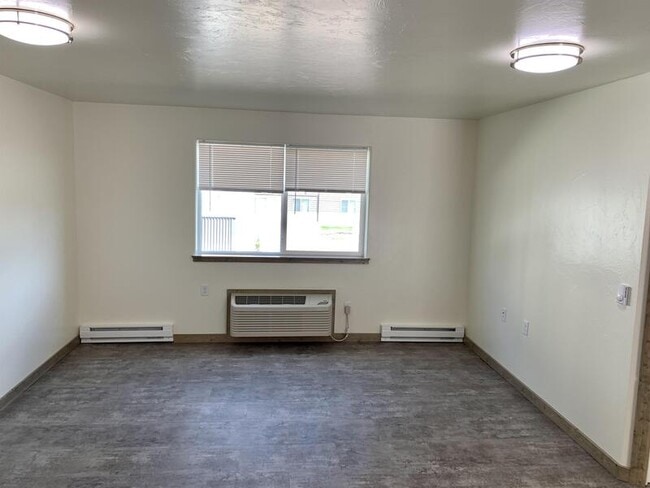 Building Photo - 830 Gibbon St