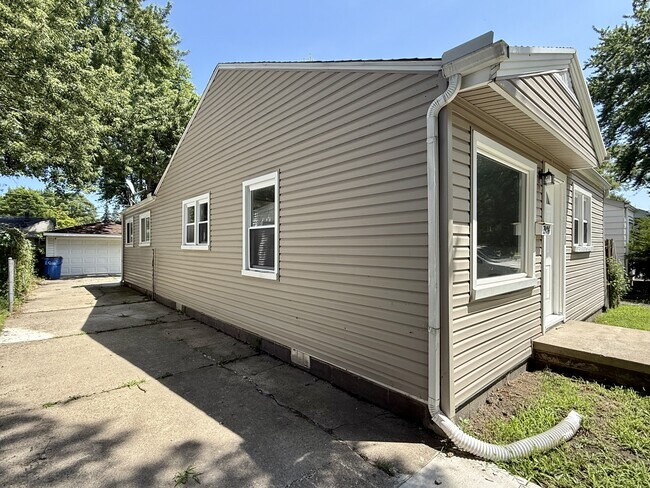Building Photo - 21486 Audrey Ave