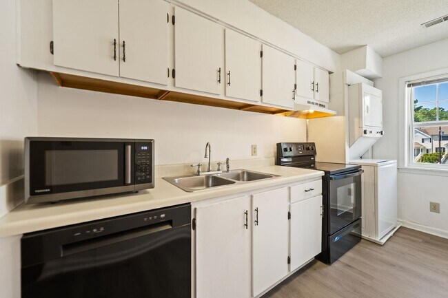 Foto del edificio - Updated 2BR/2.5BA in Fantastic Chapel Hill Location! Convenient to I-40!