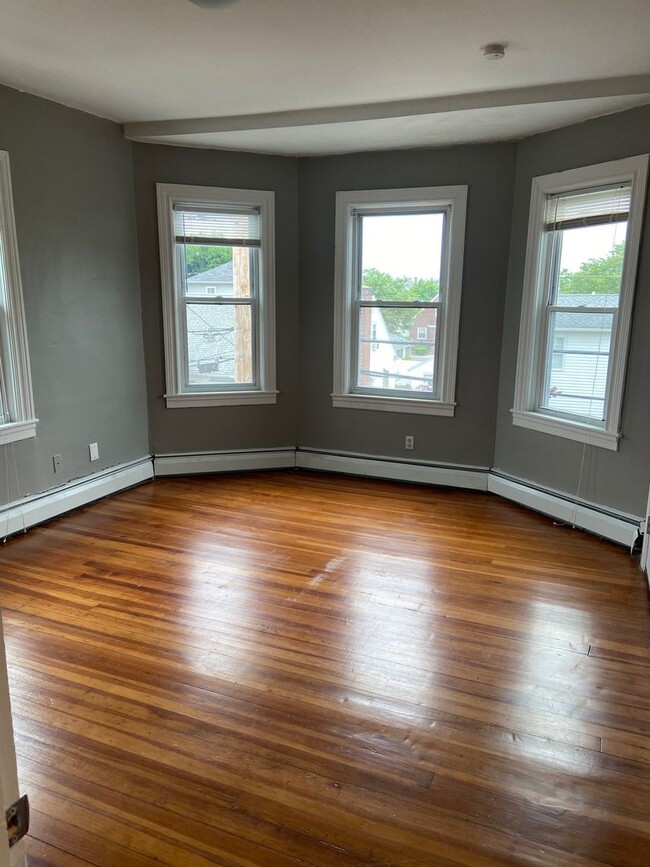 Building Photo - 605 Admiral St