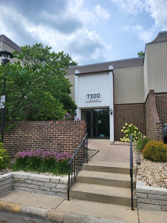 Primary Photo - 7300 Fairview Ave