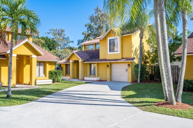 Building Photo - 13745 Yarmouth Dr