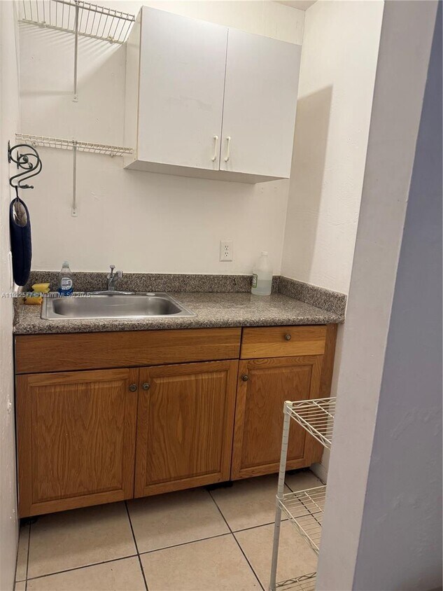 Foto del edificio - 1721 Plunkett St