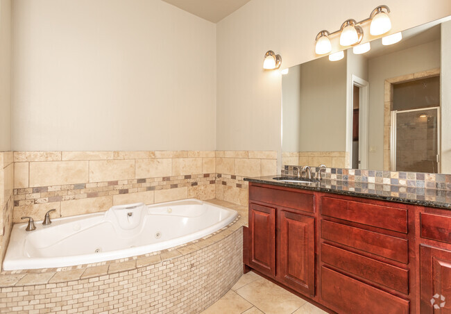 2HAB, 2BA - 1416SF "Neches" Cuarto de baño - Overlook at Westover Hills