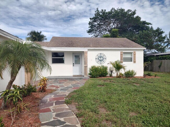 Building Photo - 831 SE St Lucie Blvd