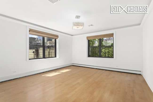 Building Photo - 361 E 50th St