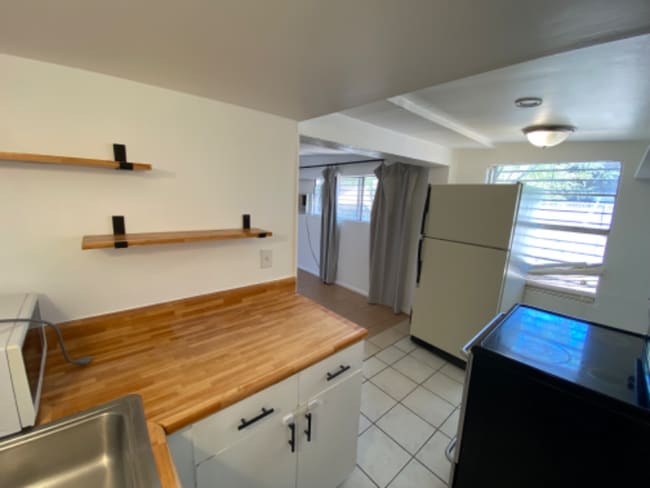 Building Photo - 3326 N Fontana Ave