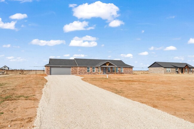 Building Photo - Country Living In Idalou ISD!