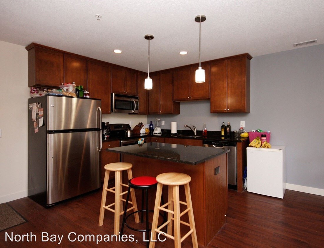 Foto principal - 525 10th Ave SE