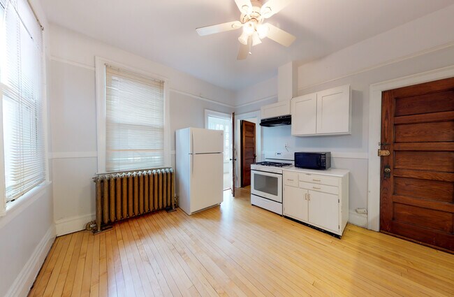 Building Photo - 1127 W George St