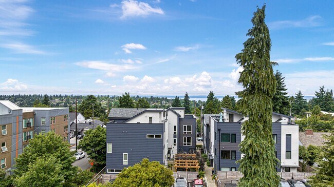 Foto del edificio - Hip and Modern Townhome In Greenwood!  Two bedrooms plus Flex Space Room