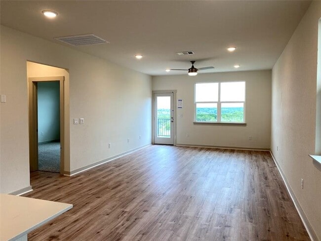 Building Photo - 7410 Daves Landing Dr