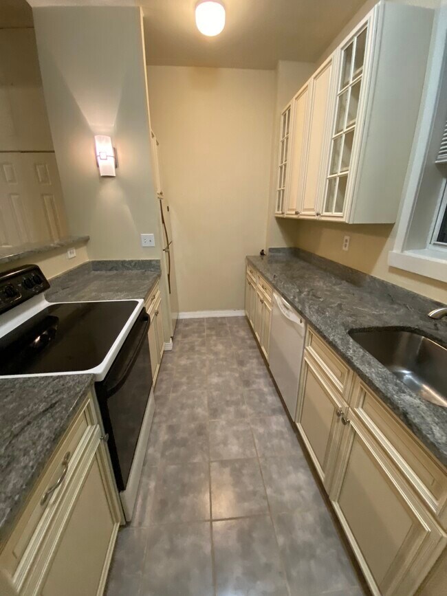 Building Photo - 515 Trinity Plz