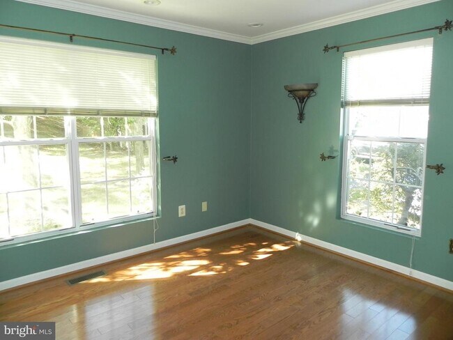 Foto del edificio - 33 Hampton Ct