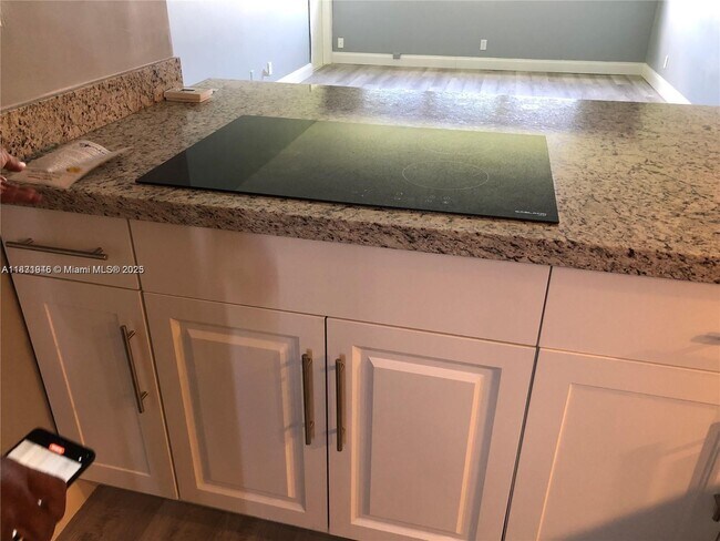 Foto del edificio - 2200 Park Ln