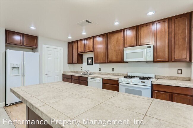 Foto del edificio - 2 br, 2 bath House - 1630 North Clarkson s...