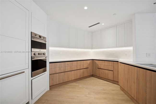 Building Photo - 705 Crandon Blvd