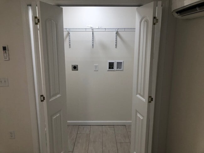 Building Photo - 109 W 2nd St