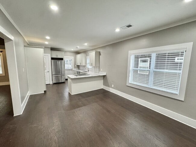 Foto del edificio - 1046 Tanglewood St