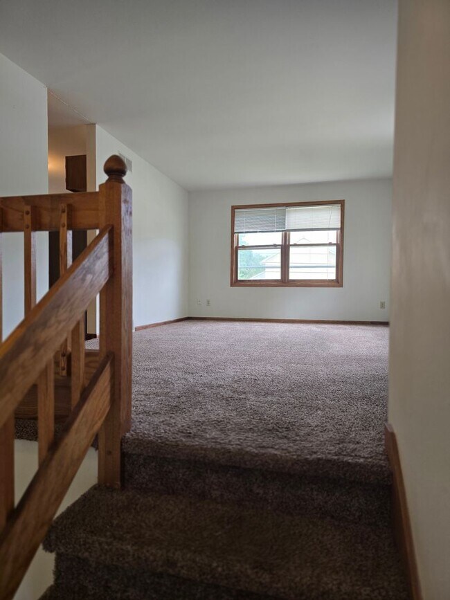 Foto del edificio - 1627-1629 Rustic Drive