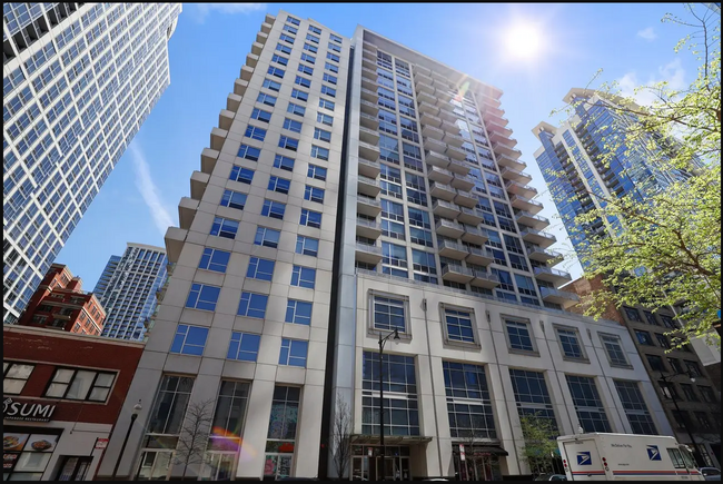 Building Photo - 1305 S Michigan Ave
