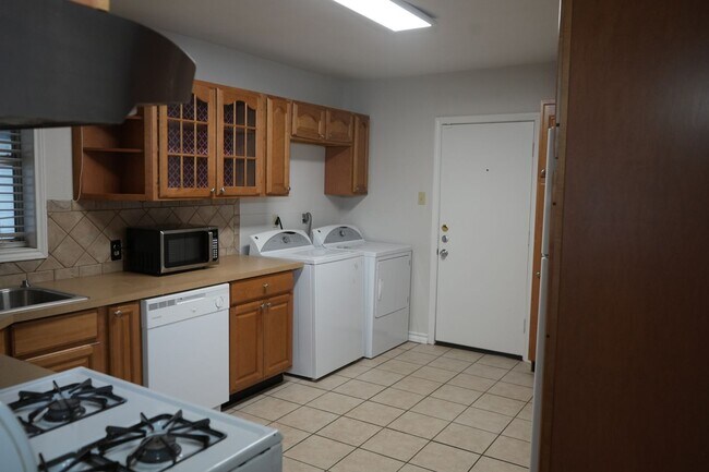 Building Photo - 2314 29th St