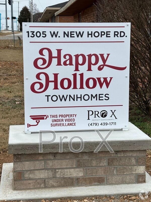 Building Photo - 1305 W New Hope Rd