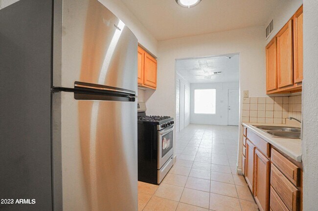 Foto del edificio - 2458 E Encinas Ln