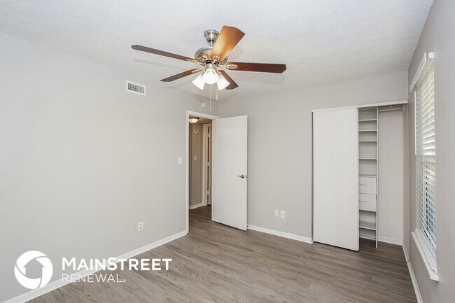 Foto del edificio - 3811 Oil Creek Dr