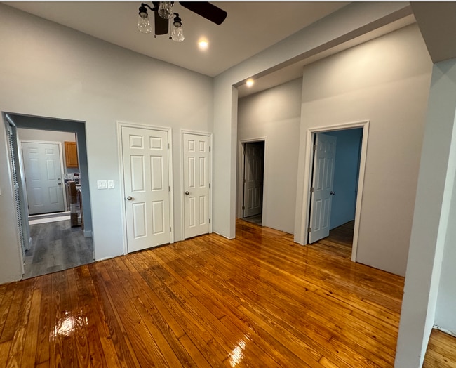 Building Photo - 323 E Bertsch St