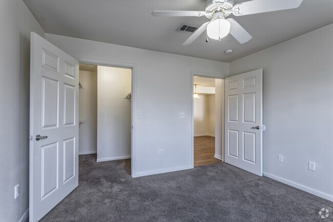 2BR, 2BA - 1000 SF - Bedroom - Anson Park