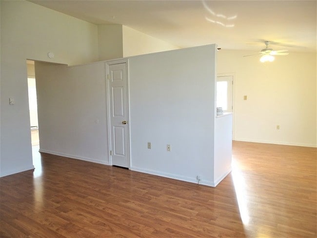 Building Photo - 627 S Cedar St