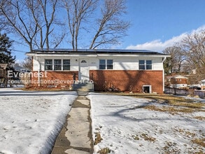 Building Photo - 8010 Carmel Dr