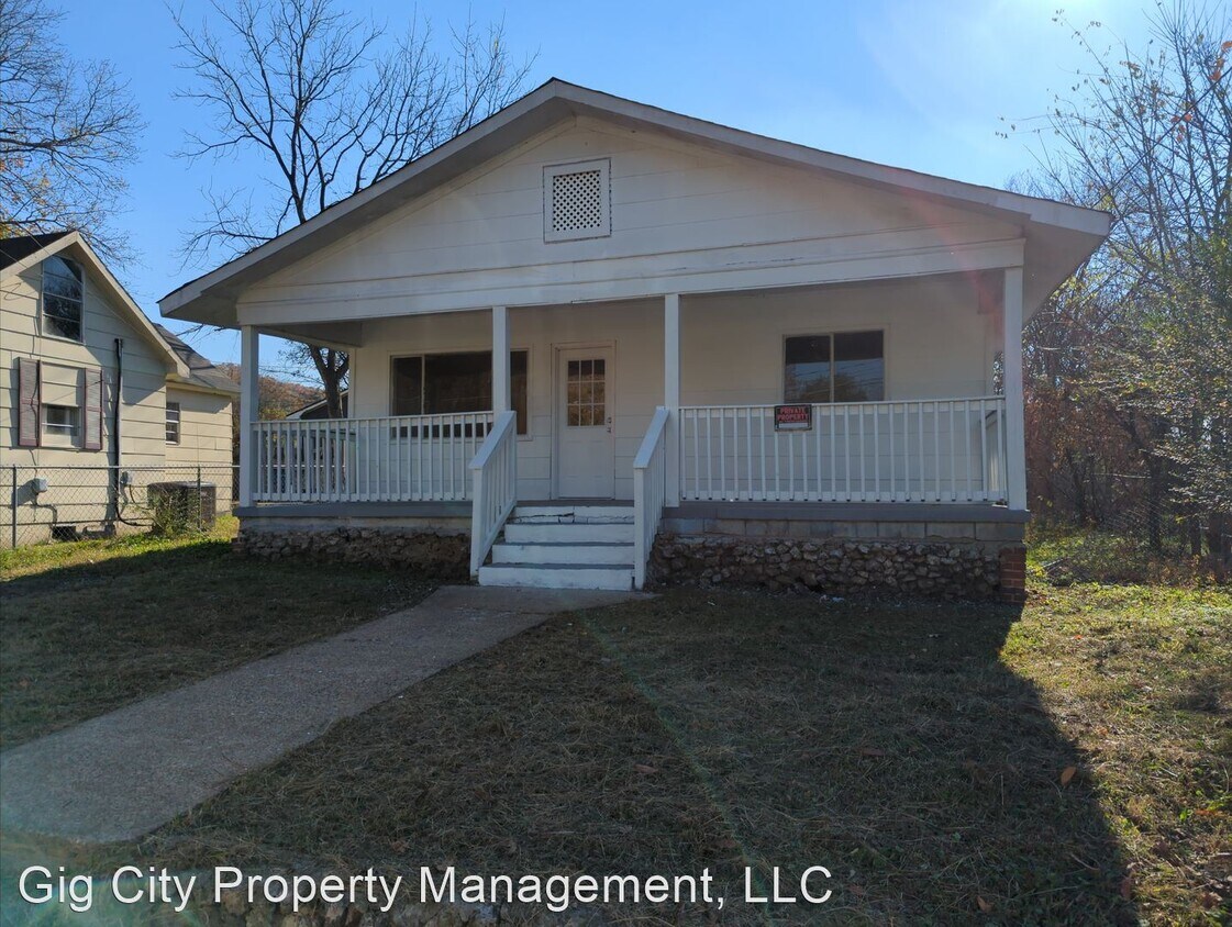 2 br, 1 bath House 105 E Oak St House Rental in Rossville, GA