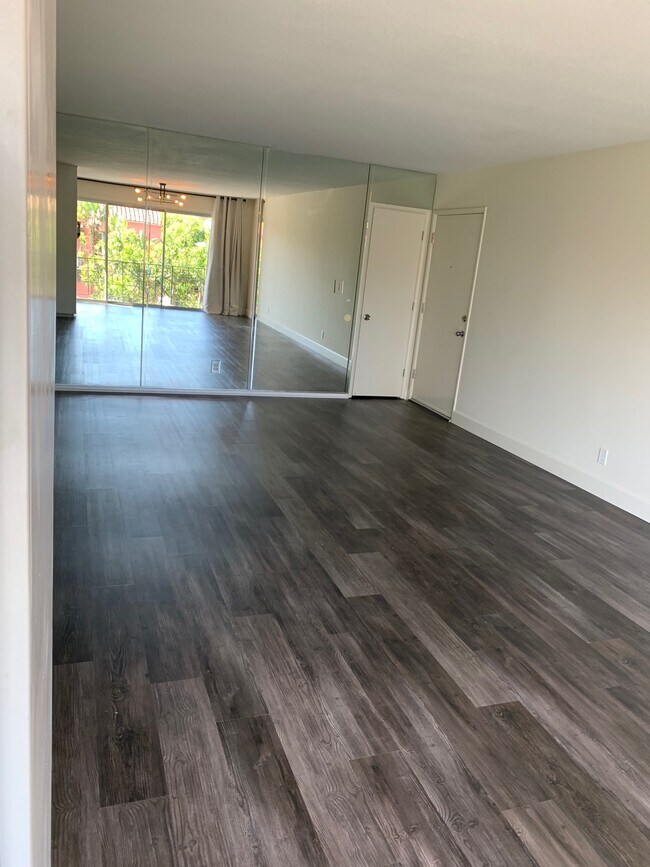 Living / Dining - 1329 E 1st St