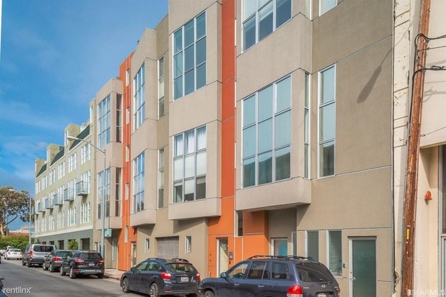 Building Photo - 321 LANGTON ST
