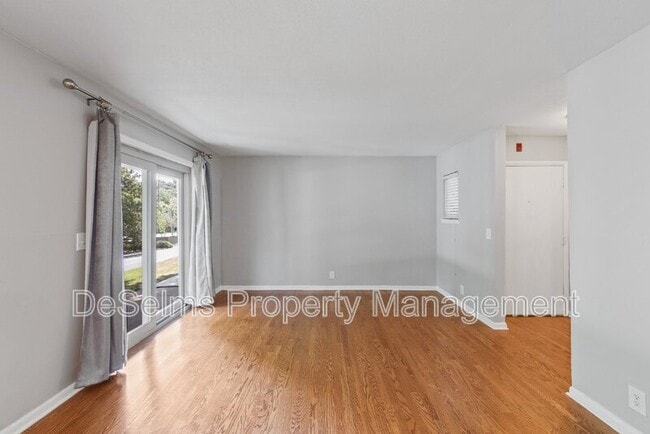 Building Photo - 207 Summit Ridge Dr