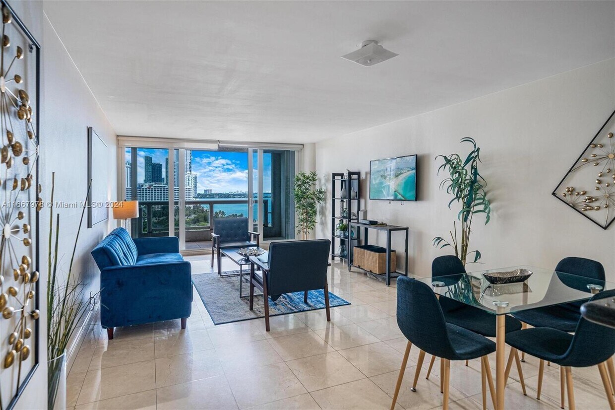 Foto principal - 1717 N Bayshore Dr