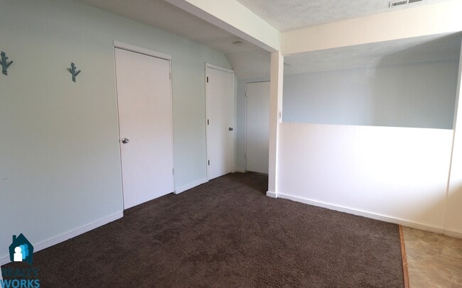 Building Photo - 926 S 14th St