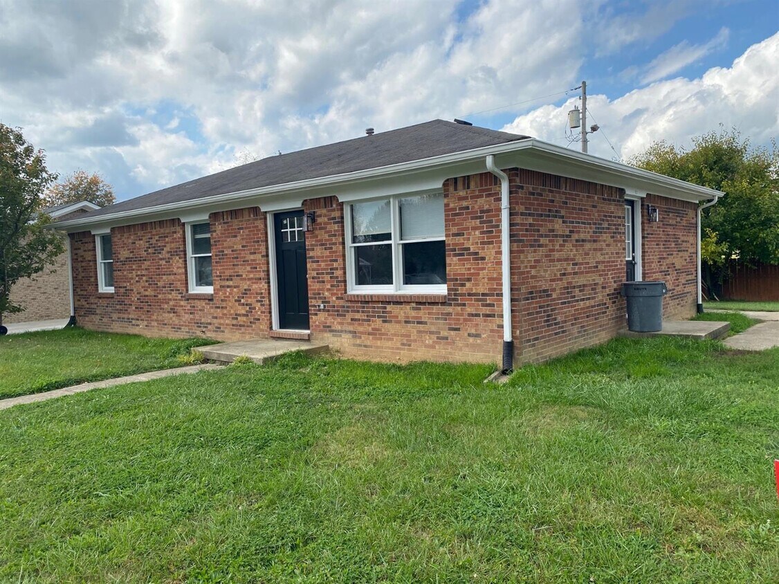 Primary Photo - 121 Edwards Dr