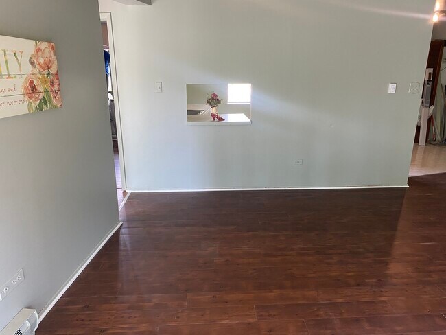 Foto del edificio - 2301 Holiday Ct