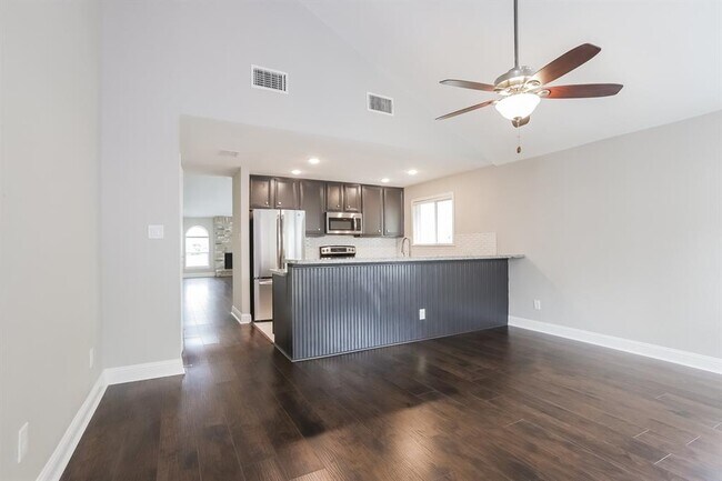 Building Photo - 16011 Beechnut St