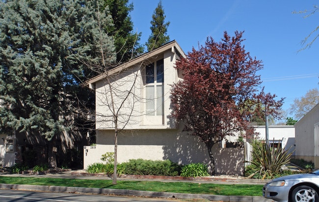 Building Photo - 2819 E St