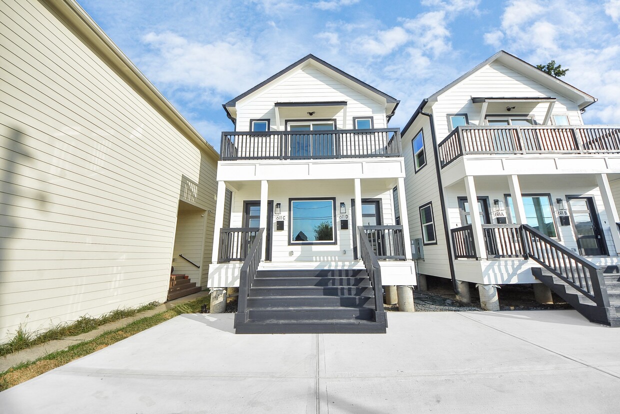 Foto principal - 611 E 39th St