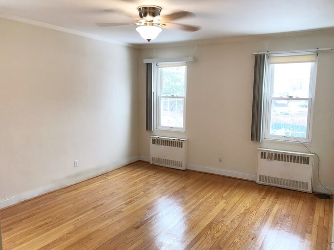 Foto del edificio - 4210 Avenue R