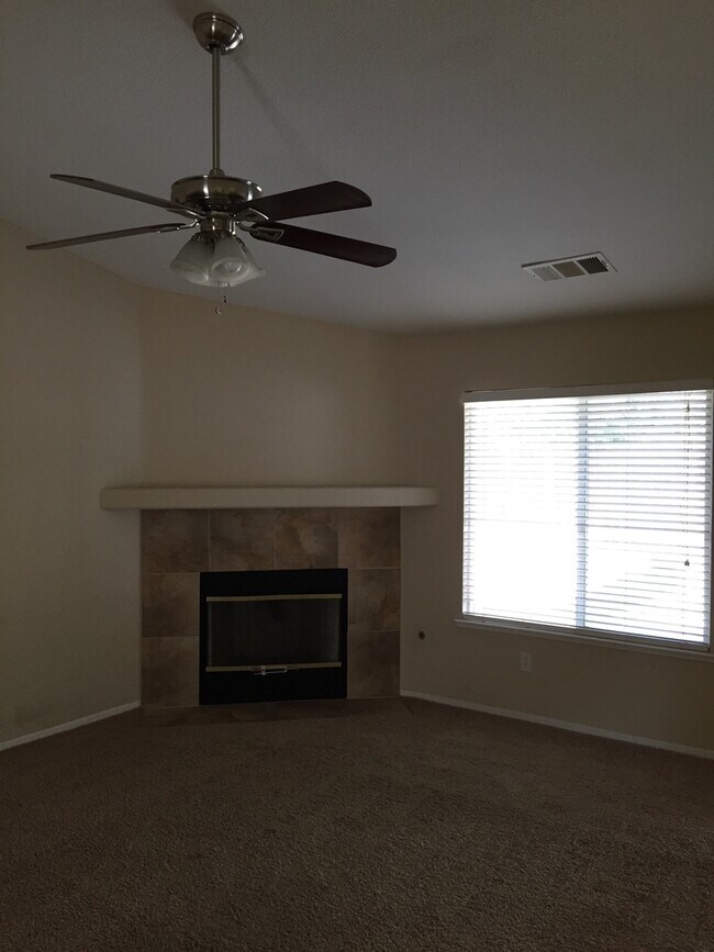 Foto del edificio - 3 Bedroom 2 Bath Home
